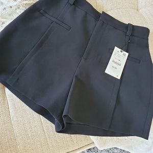 HIGH-WAISTED SHORTS Black